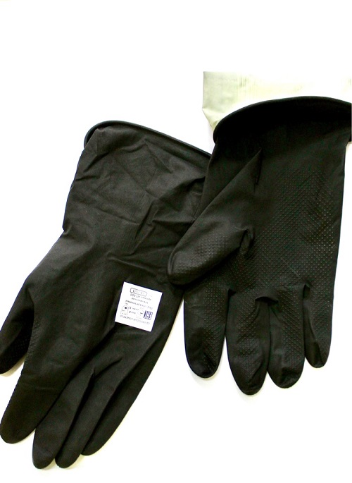 черные от повреждений