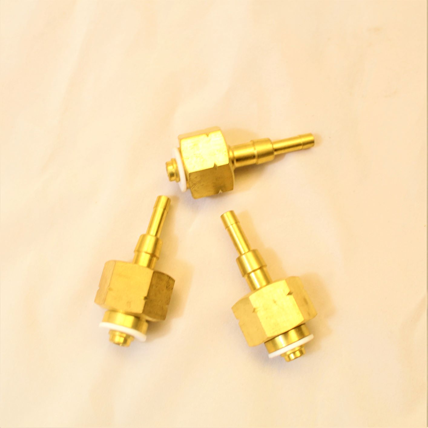 Штуцер со съемной гайкой М22, левая резьба на ВБ д/шланга д.6 мм, 9мм с пламегас.