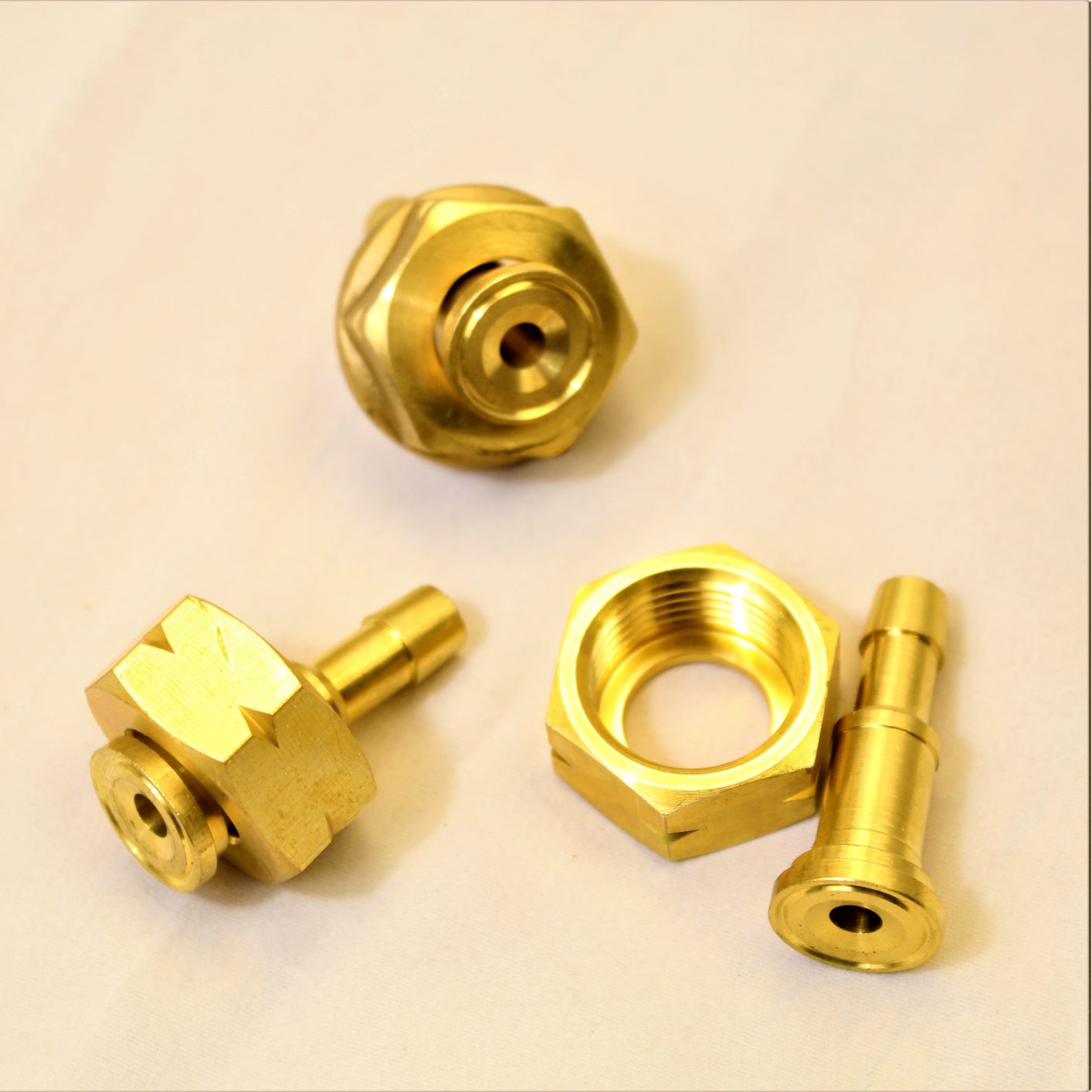 Штуцер со съемной гайкой М22, левая резьба на ВБ д/шланга д.6 мм, 9мм