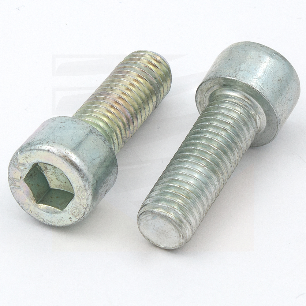 Болт с внутренним шестигранником М12х30 класс прочности10.9 DIN912